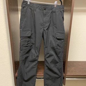 Under Armour black cargo pants
